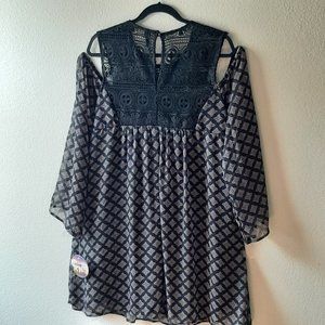 Cold-shoulder tunic/dress with black lace bodice